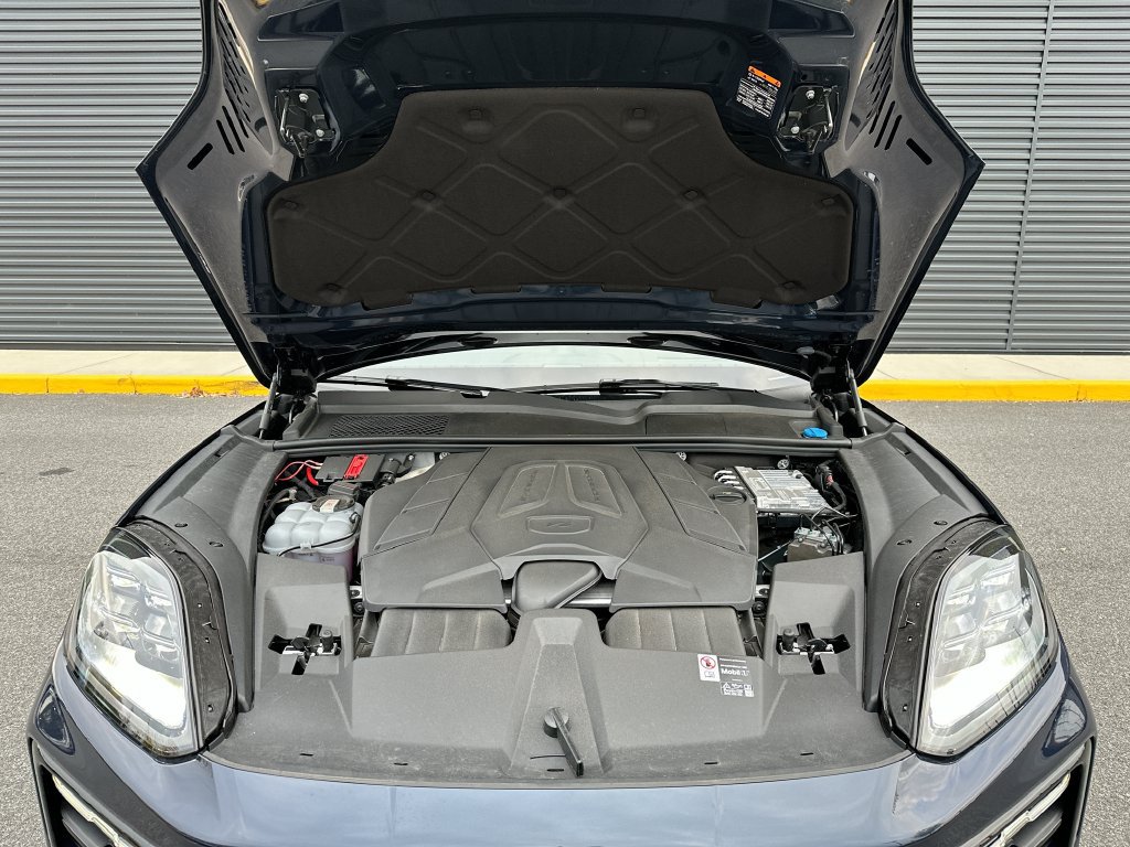 Certified 2026 Porsche Cayenne Coupe AWD/4WD image 33
