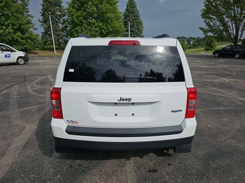 Used 2014 Jeep Patriot Latitude FWD image 5