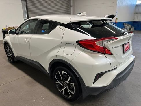 Used 2018 Toyota C-HR XLE FWD image 5