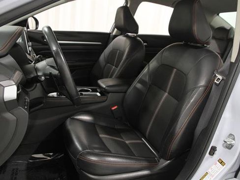 Used 2024 Nissan Altima 2.5 SR FWD image 5