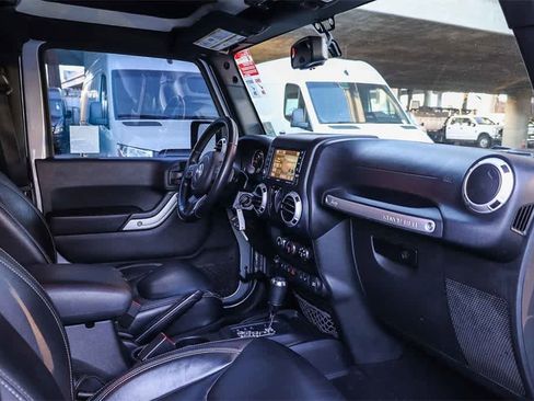 Used 2016 Jeep Wrangler Sahara w/ Connectivity Group image 12