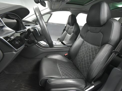 Used 2022 Audi S8 image 22