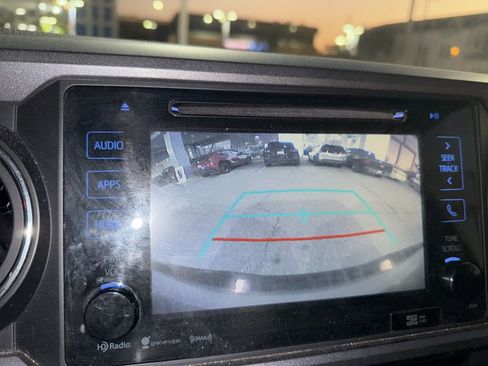 Used 2019 Toyota Tacoma TRD Off-Road image 14