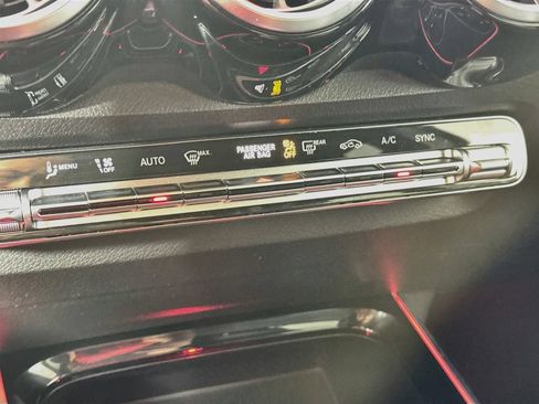 Used 2023 Mercedes-Benz GLB 250 image 18