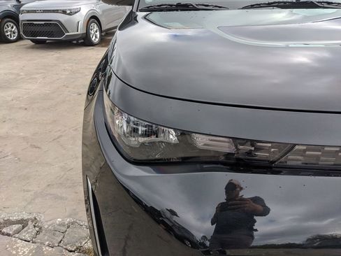 Certified 2025 Kia Soul LX image 11