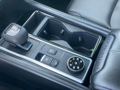 Used 2024 Nissan Pathfinder SL image 23