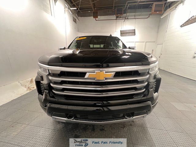 Used 2026 Chevrolet Silverado 1500 High Country w/ High Country Premium Package AWD/4WD image 2