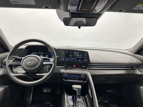 Certified 2025 Hyundai Elantra Sport FWD image 17