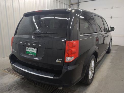 Used 2019 Dodge Grand Caravan SXT FWD image 9