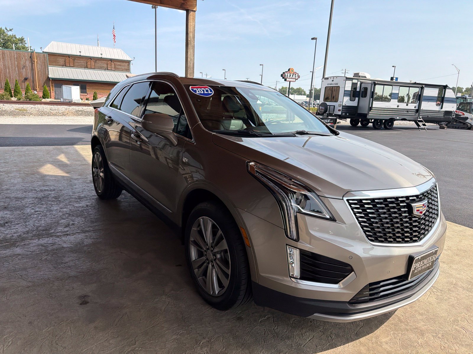 Used 2022 Cadillac XT5 Premium Luxury w/ LPO, Floor Liner Package AWD/4WD image 22