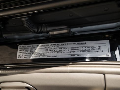 Used 2025 Bentley Bentayga V8 image 42