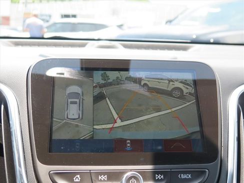 Used 2018 Chevrolet Equinox Premier FWD image 12