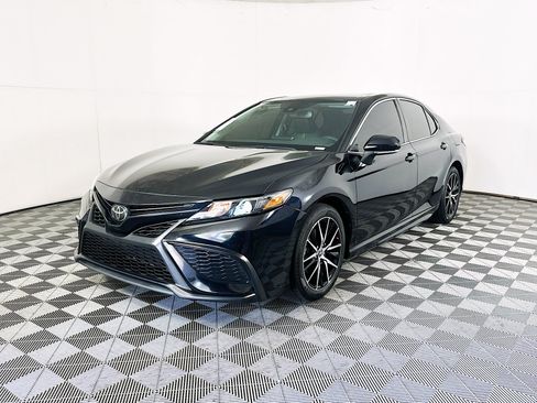 Used 2023 Toyota Camry SE w/ Cold Weather Package FWD image 7