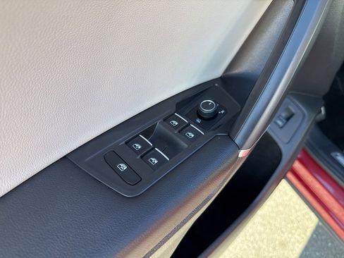 Used 2018 Volkswagen Tiguan SEL image 15