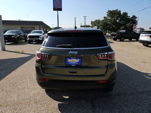 Used 2018 Jeep Compass Latitude w/ Popular Equipment Group FWD image 7