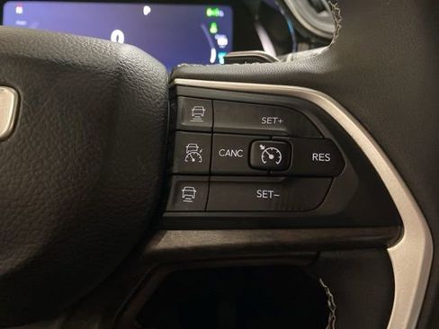 Used 2022 Jeep Grand Cherokee Limited 4xe w/ Luxury Tech Group II AWD/4WD image 41