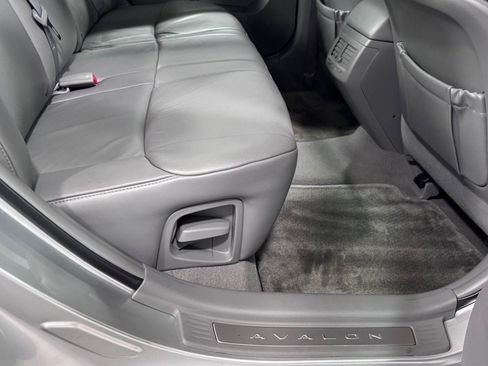 Used 2005 Toyota Avalon XLS image 24