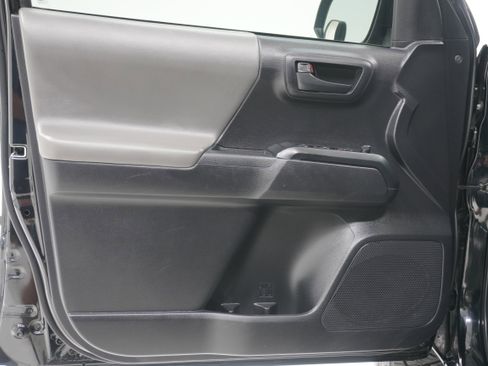 Used 2020 Toyota Tacoma SR AWD/4WD image 13
