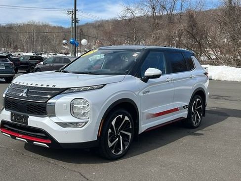 Used 2024 Mitsubishi Outlander Ralliart image 3