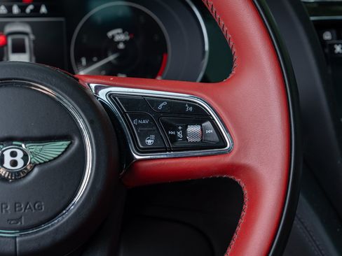 Used 2022 Bentley Bentayga AWD/4WD image 18