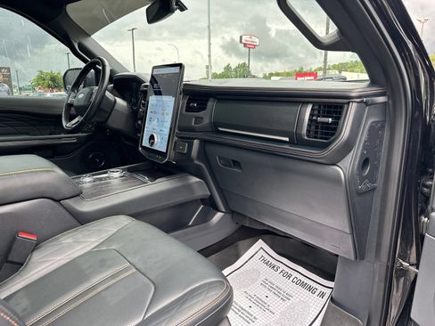 Used 2023 Ford Expedition Platinum AWD/4WD image 41