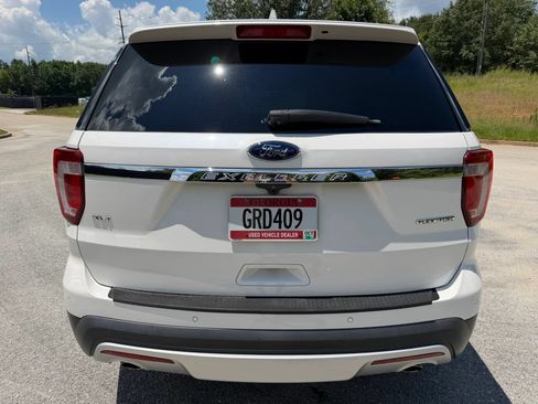 Used 2016 Ford Explorer XLT w/ Equipment Group 202A FWD image 4