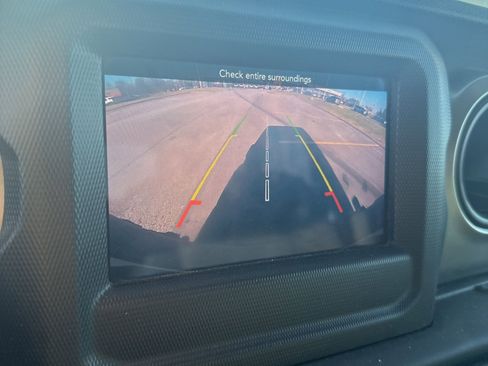 Used 2018 Jeep Wrangler Sport image 4