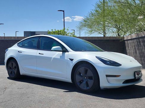Used 2023 Tesla Model 3 Standard Range RWD image 2