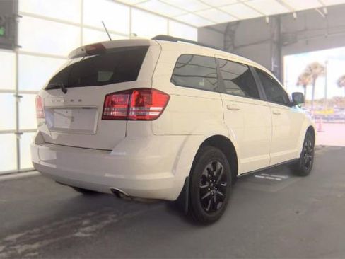Used 2018 Dodge Journey SE FWD image 4