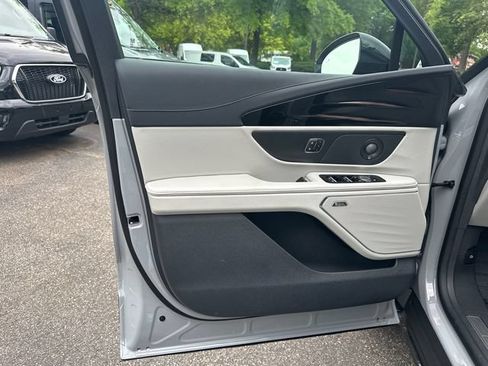 New 2026 Lincoln Nautilus Reserve w/ Jet Appearance Package AWD/4WD image 10