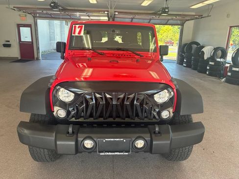 Used 2017 Jeep Wrangler Unlimited Rubicon w/ Cold Weather Group AWD/4WD image 2