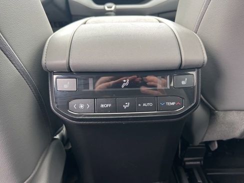 Used 2023 Toyota Highlander Platinum image 34