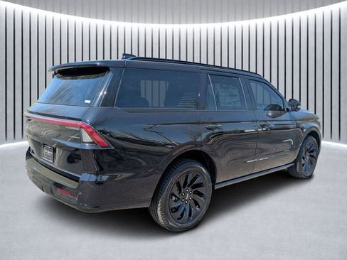 New 2026 Lincoln Navigator Reserve w/ Jet Appearance Package AWD/4WD image 3
