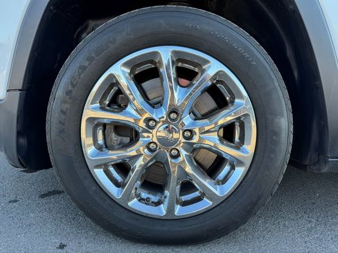 Used 2017 Jeep Cherokee Latitude w/ Comfort/Convenience Group image 15