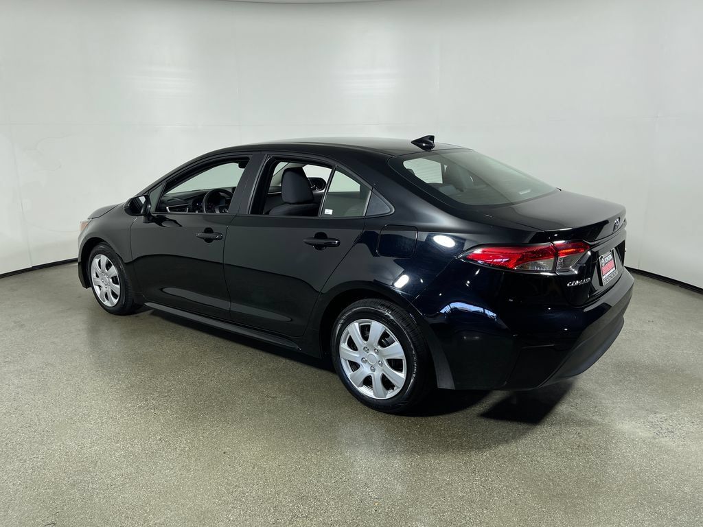 Used 2025 Toyota Corolla LE FWD image 5