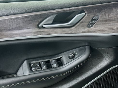 Used 2023 Jeep Grand Cherokee L Limited w/ Luxury Tech Group II image 15