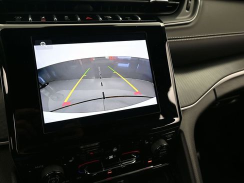 Used 2024 Jeep Grand Cherokee Altitude image 17