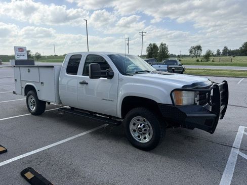 Used 2011 GMC Sierra 2500 W/T AWD/4WD image 3