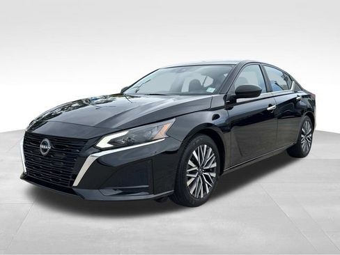 Used 2025 Nissan Altima 2.5 SV image 3