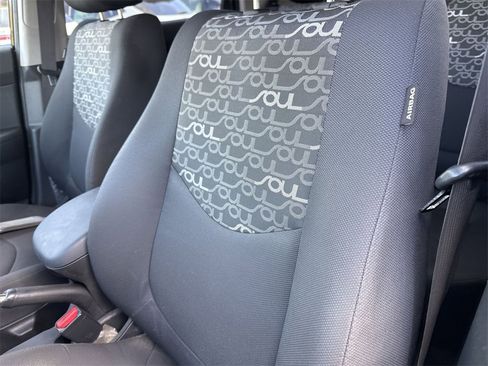 Used 2011 Kia Soul + image 9