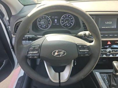 Used 2020 Hyundai Elantra SE w/ Cargo Package (C1) FWD image 13