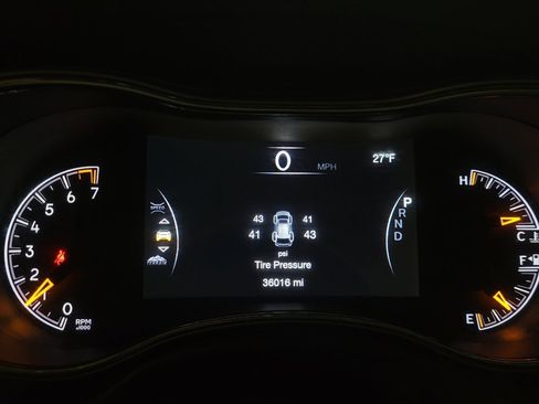 Used 2022 Jeep Grand Cherokee Limited image 23