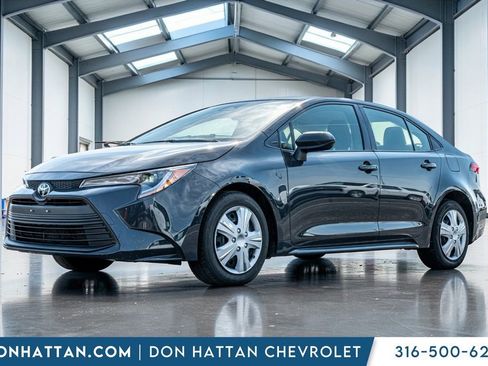 Used 2023 Toyota Corolla LE image 1