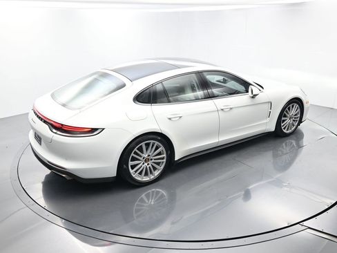 Used 2022 Porsche Panamera image 39