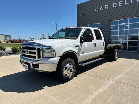 Used 2006 Ford F350 4x4 Crew Cab DRW Super Duty image 2