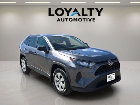 Used 2022 Toyota RAV4 LE image 7