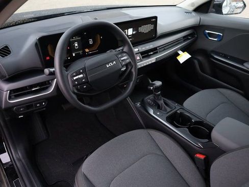 New 2025 Kia K4 LXS image 12