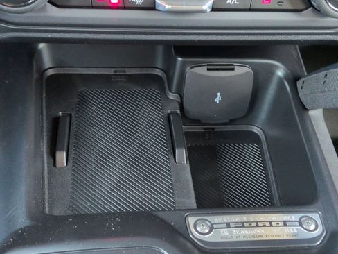 New 2025 Ford Bronco Badlands image 34