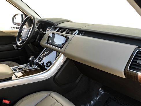 Used 2019 Land Rover Range Rover Sport HSE image 12