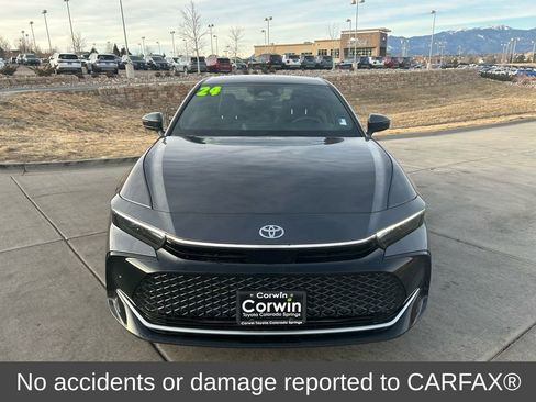 Used 2024 Toyota Crown image 2